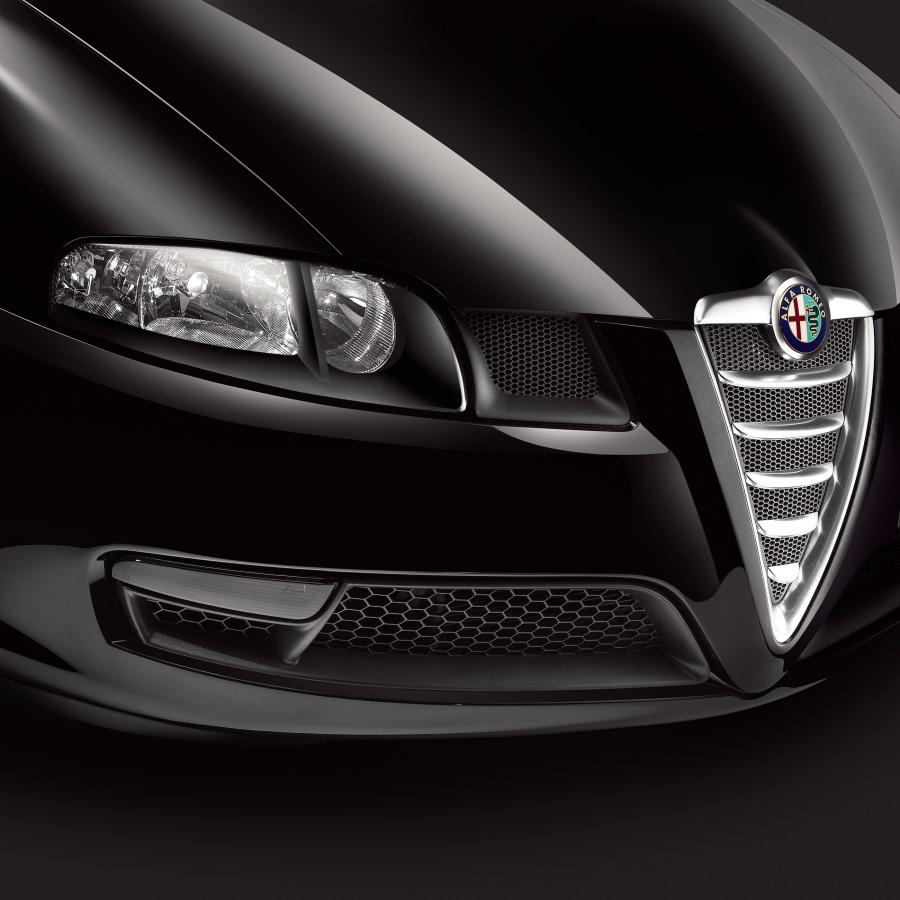Детали экстерьера Alfa Romeo GT Black Line (937C) 2005 года  (фото 6 из 6)